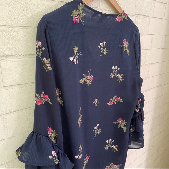 NEW YORK & COMPANY Soho Jeans Navy Blue Flowered Bell Sleeve Top - Picture 8 of 10